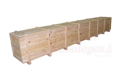 Caixa de madeira grande para transporte